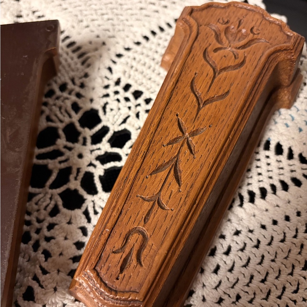 Carved Vintage Homco Wall Pockets - Picture 3 of 6